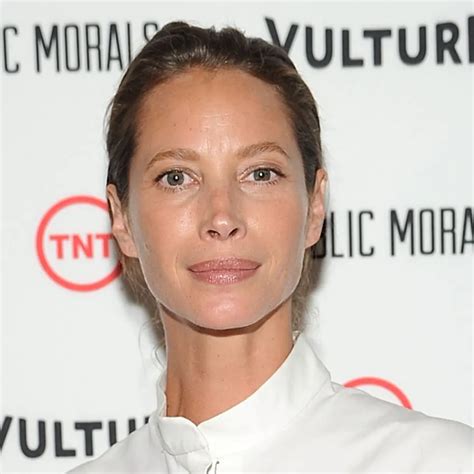 where does christy turlington live.